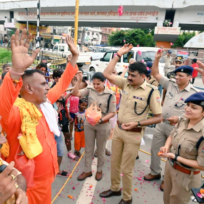 051973L's tweet image. विश्व के सबसे बड़े लोकटंटर में ड्रम-निरपेक्षता को उजागर करता पुलिस प्रशासन.....!!