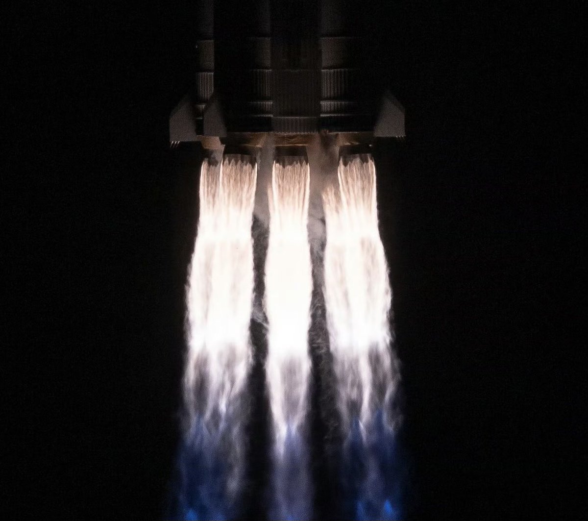 dsshhh112's tweet image. At 5:34 Beijing Time on July 15, 2025, the Long March-7 Y10 carrying the Tianzhou-9 cargo spacecraft was successfully launched.