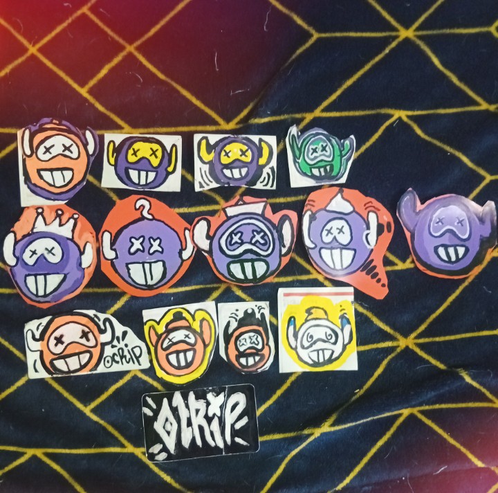 OCRiP95's tweet photo. #OCRIP  #Stickers  #オクリップ    #ステッカー  #ステッカー #caracter  #Stickstreet  #pehatinas #наклейки #наклейка #貼紙 #happy https://t.co/XB9w03pWmX