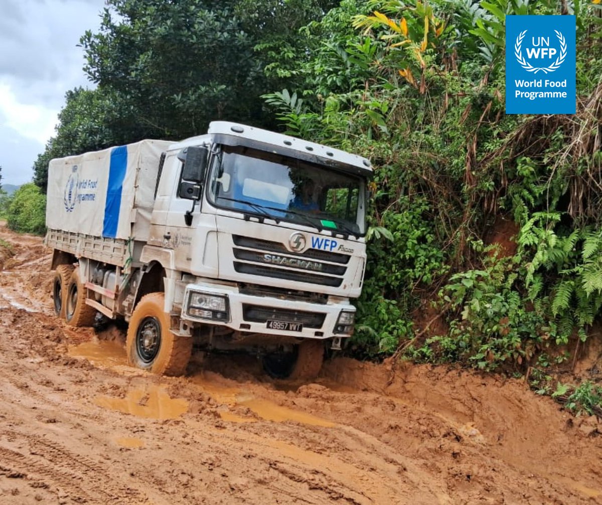 PamMadagascar's tweet image. π Essential supplies delivered to #Ikongo despite difficult access. As malaria cases rise in the district, @PamMadagascar is supporting the Government and @BngrcMada to deliver urgent assistance to vulnerable communities. πͺπΎ Saving lives, even in the most remote areas. π²π¬