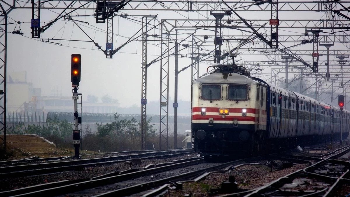 PeoplesUpdate's tweet image. भोपाल : पश्चिम मध्य रेलवे में 16 जुलाई से बड़ा बदलाव, अब ट्रेन रवाना होने से 8 घंटे पहले जारी होगा रिजर्वेशन चार्ट, यात्रियों को कन्फर्म टिकट की जानकारी पहले मिलेगी, यात्रा योजना बनाना होगा आसान 

#Bhopal @WesternRly @RailMinIndia #ReservationChart #IndianRailways #PeoplesUpdate