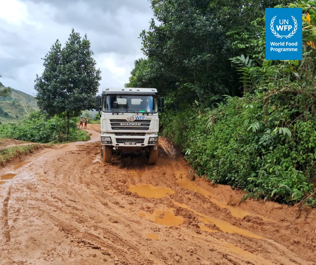 PamMadagascar's tweet image. π Essential supplies delivered to #Ikongo despite difficult access. As malaria cases rise in the district, @PamMadagascar is supporting the Government and @BngrcMada to deliver urgent assistance to vulnerable communities. πͺπΎ Saving lives, even in the most remote areas. π²π¬