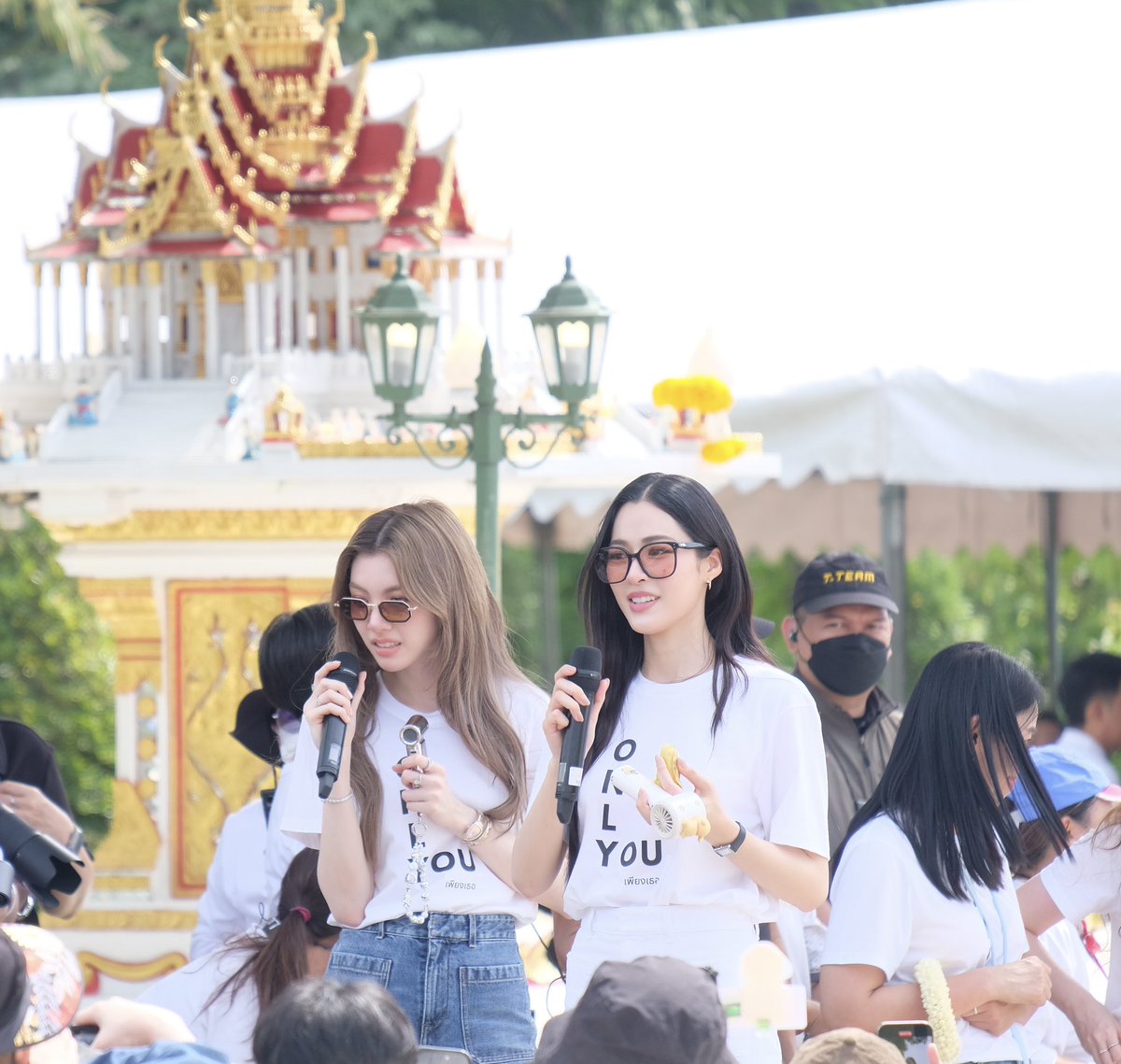 mhoomhu's tweet photo. น่ารักที่สุด #บวงสรวงซีรีส์เพียงเธอ https://t.co/Rsph9DcJfA