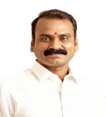 பாஜகவின் மாநிலநிர்வாகிகள் லிஸ்ட்இரண்டு நாட்களில் வெளியாகிறது.வினோஜ் பி செல்வம்  பொது செயலாளராம்.அவர் நியமிக்கபடாவிட்டால் கேசவ விநாயகம் மற்றும் மந்திரி முருகனின் ரகசிய வீடியோக்கள் ரசிகர்களின் பார்வைக்கு விருந்தாக்கபடுமாம்.அதனால் இருவரும் கடுமையாக உழைக்கிறார்களாம். கேவலம்!
