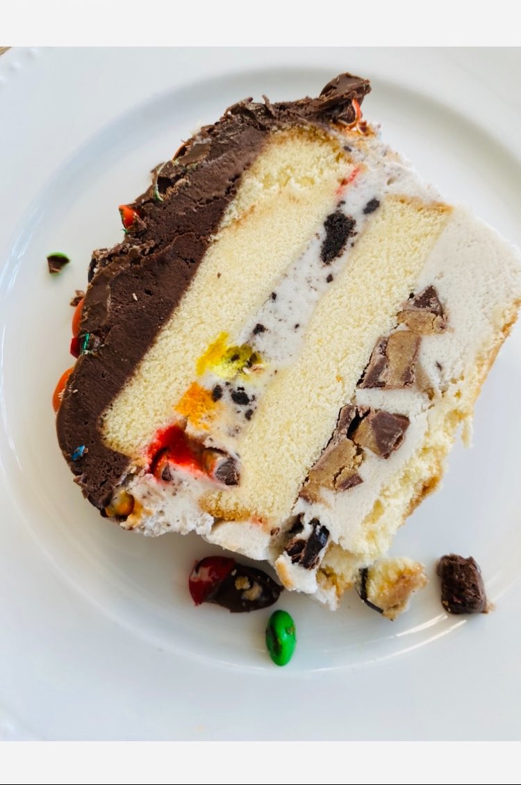 ALivingWord's tweet photo. I made the easiest recipe for Pioneer Woman's Ice cream pound cake. Grab a frozen SaraLee pound cake from your grocery, slice it lengthwise into three pieces, fill layers with ice cream and candies of your choice. The possibilities are endless. Layer it all in the pound cake tin https://t.co/GjosC9t6tR