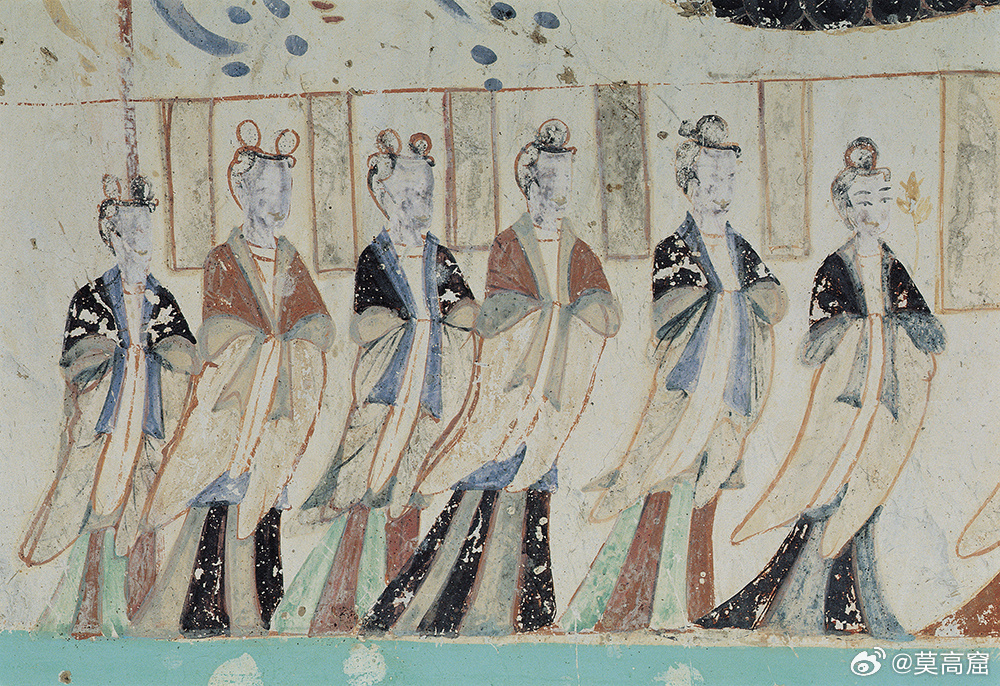 DunhuangAcademy's tweet image. In Mogao Cave 285 (Western Wei Dynasty), elite Chinese women are depicted wearing Ru jackets with intricate hanging ribbons, paired with gracefully draped scarves.
Their upper garments are complemented by multi-paneled skirts, reflecting their sophisticated and refined fashion…