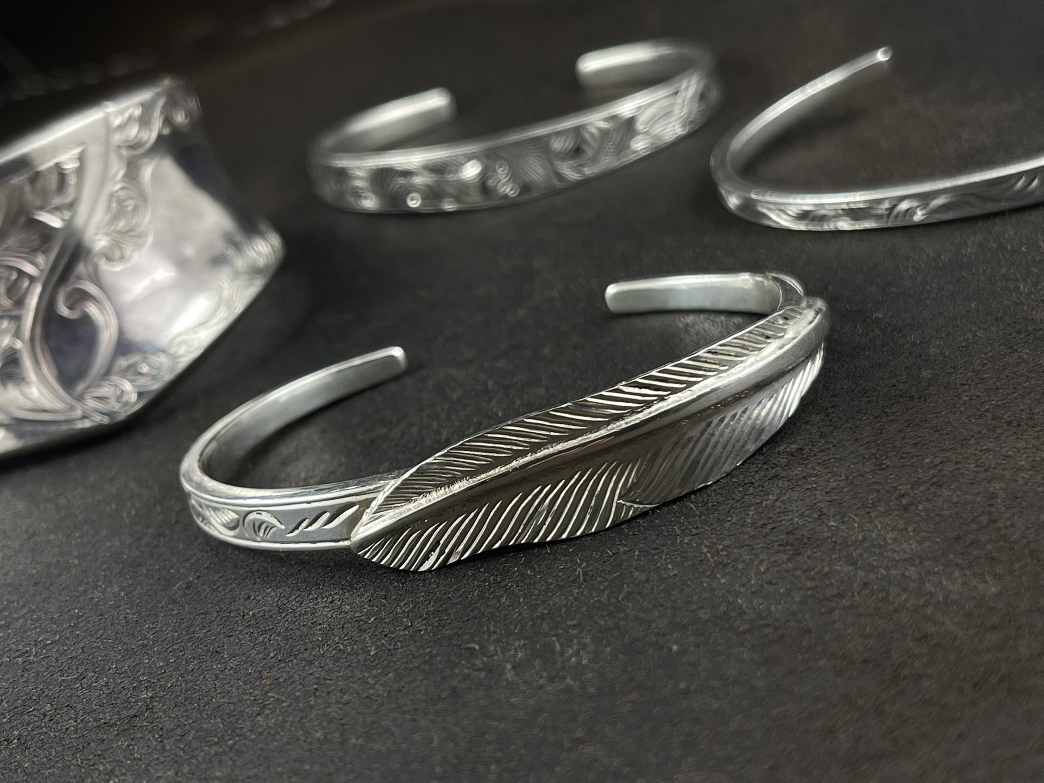 シルバーバングル　フェザー柄　ハンドメイド HOLIDAY & dayscraft on X: 