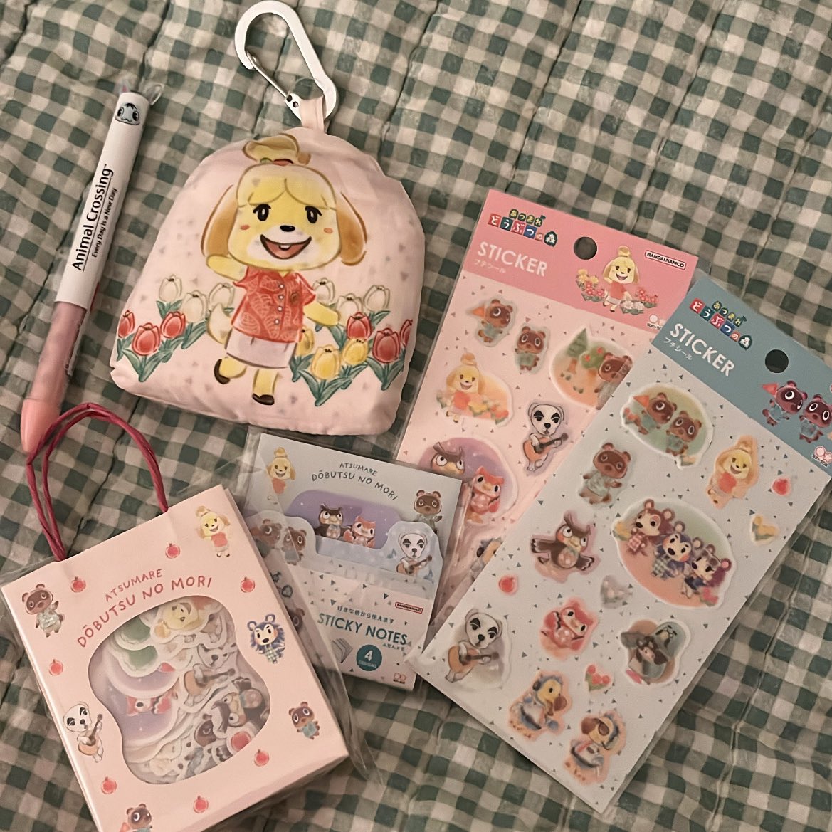 cupkatefun's tweet photo. what came home with me 💛 #AnimalCrossing https://t.co/9RUXE6bOqt