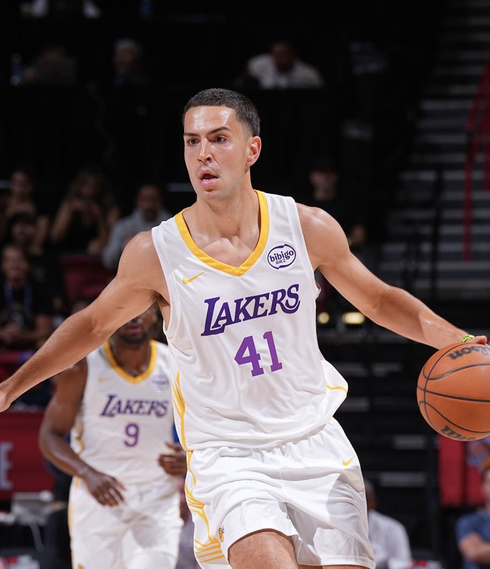 COLE SWIDER TONIGHT
▫️31 minutes 
▫️16 points  
▫️5 rebounds 
▫️3 steals 
▫️4/11 3PT

WHAT A SHOOTER 👏