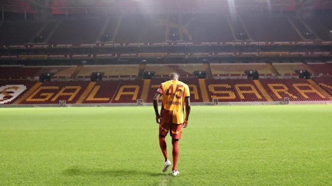 Osimhen duruşu ile Galatasaray için herkesi karşısına aldı!

Napoli başkanı Osimhen’i bilerek isteyerek zorluyor intikam alıyor! O yüzden sabırla bekleyelim! Şu tarihte olacak diye zorlamayı bırakalım! 

Sonunda Osimhen Galatasaray’a transfer olacak!

 #WeAreWithYouOsimhen