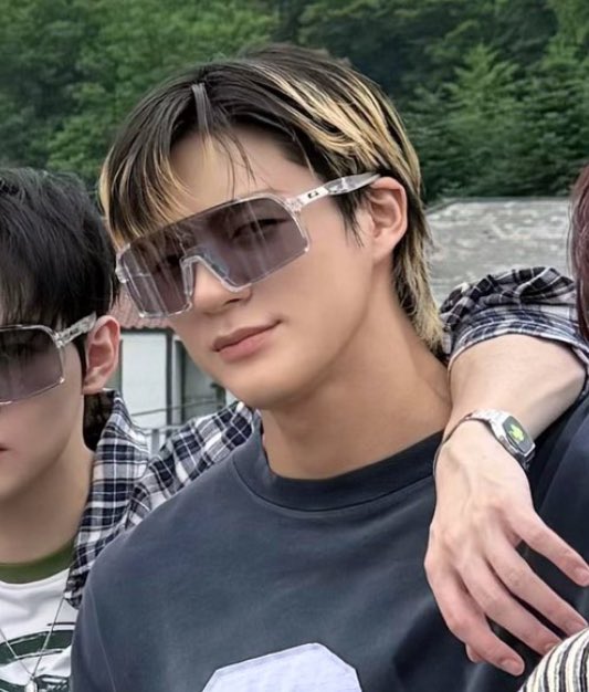 jenmong23's tweet photo. JENO 🤍 https://t.co/GsYgiriImc