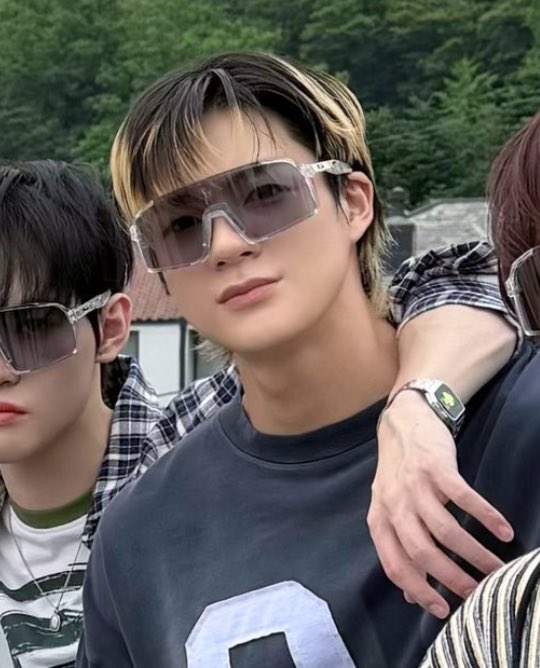 jenmong23's tweet photo. JENO 🤍 https://t.co/GsYgiriImc