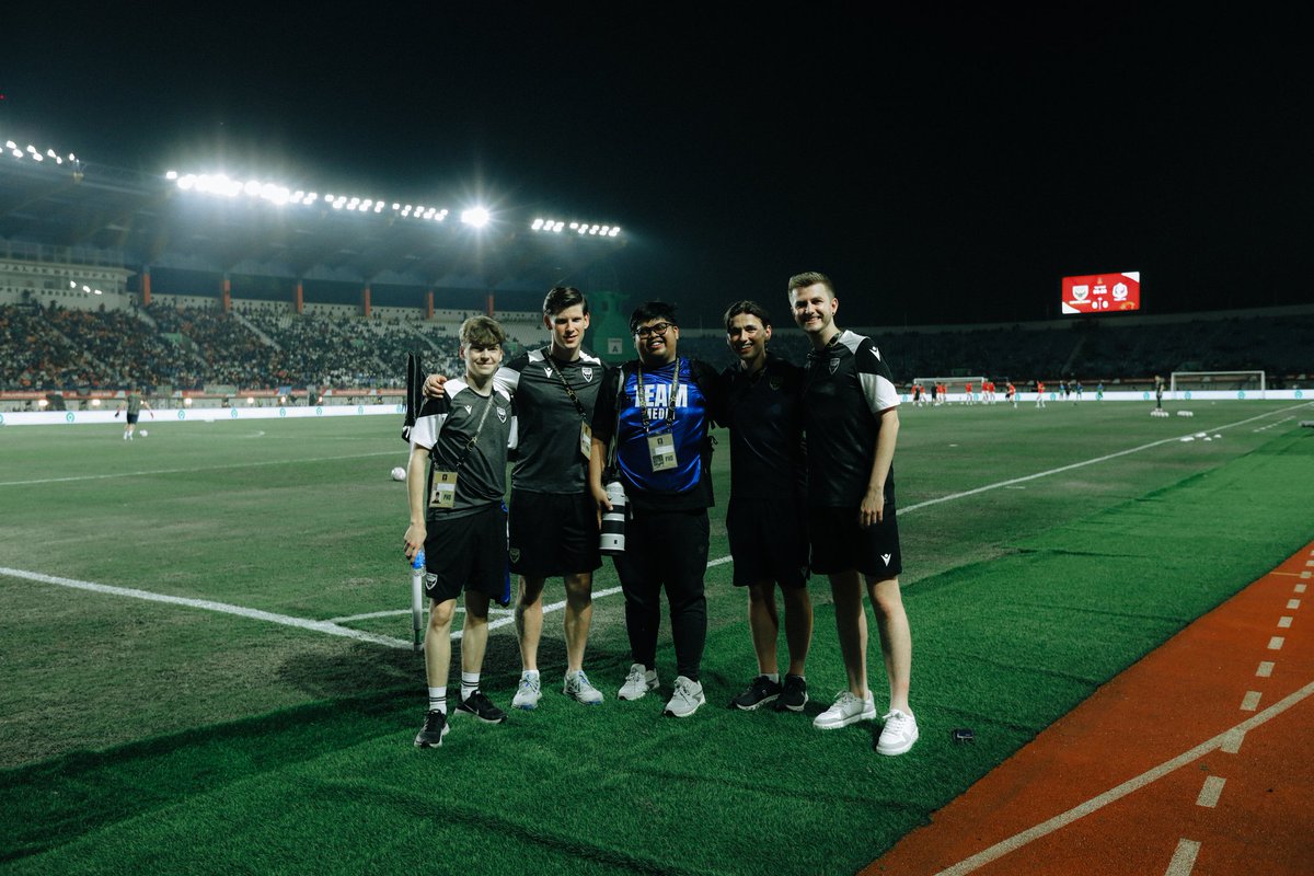 Terima kasih <a href="/OUFCOfficial/">Oxford United</a> sudah mempercayakan saya sebagai official fotografer di Piala Presiden 2025 💛⚽️🍻📸