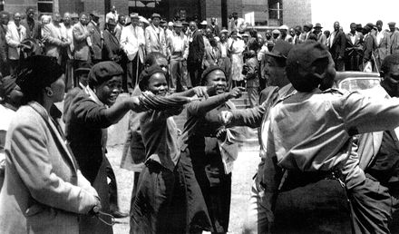 sastrugglestory's tweet image. Women delegates identify a police informer (impimpi) during the 1958 Transvaal congress of the ANC at Orlando Communal Hall in Soweto. @HistorySAZAR