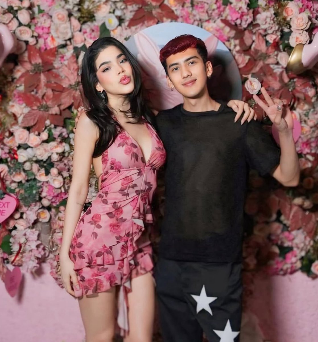 ChristianGuba1's tweet photo. HBD KENIA OS 🐇 nini te amo gracias por ser esa curita del corazón , Tus canciones han sido refugio, impulso y alegría para muchos de nosotros. En cada letra, en cada show, en cada paso que das, dejas una huella que no se borra. Te amo Kenia os gracias por tanto @keniaos 🌹💕 https://t.co/HIFpyKahfu