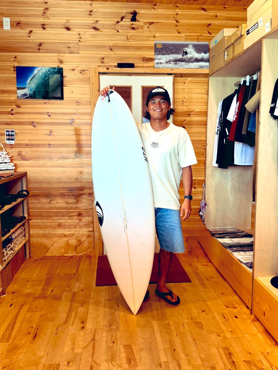 RiverVillage_S's tweet image. ルイくんニューボード到着👍🏼

#SharpEyeSurfboards
#HT2

#RiverVillage 
#kugenumakaigan
#surfing
#surfingclub
#surfingschool
#リバーヴィレッジ
#鵠沼海岸
#サーフィン
#サーフィンスクール
#レンタルボード
#レンタルサーフボード
#海まで歩いて5分