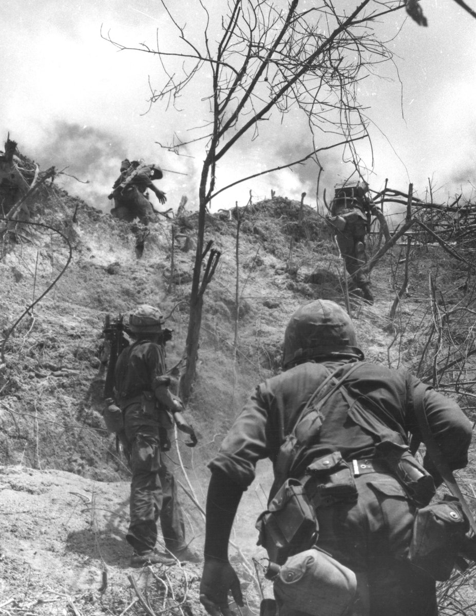 HistoryofWarMag's tweet image. 15 July 1966 - On this day, US forces in Vietnam began Operation Hastings to push North Vietnamese forces across the demilitarised zone. It occurred after Marine reconnaissance units began frequently engaging Vietnamese troops while on patrol (Defence Dept photo).