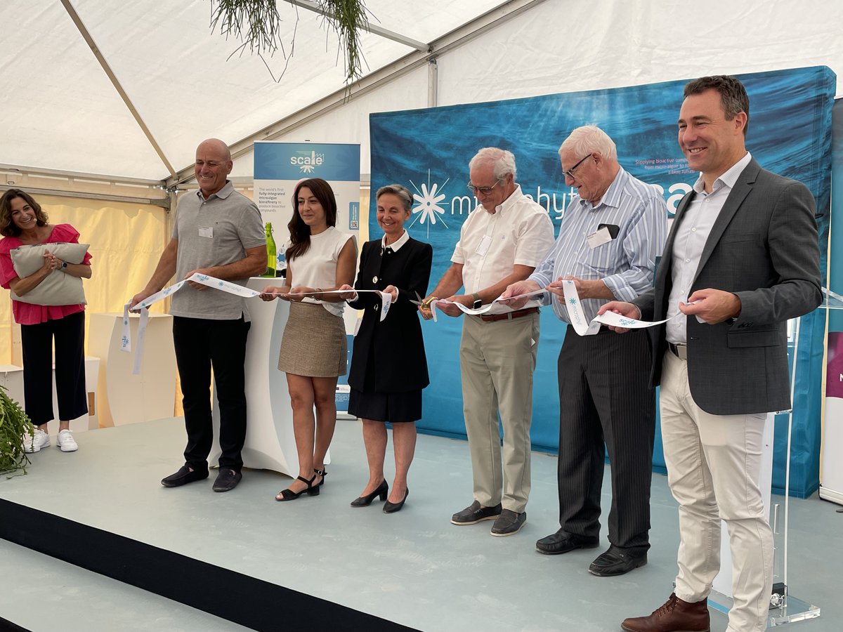 CBE_JU's tweet image. The CBE JU-funded SCALE project has opened the world’s first industrial-scale microalgae biorefinery in Baillargues, France.
Led @Microphyt, the plant will produce 100 tons/year of natural active ingredients for health, nutrition, cosmetics & feed.
🔗 cbe.europa.eu/news/scales-un…