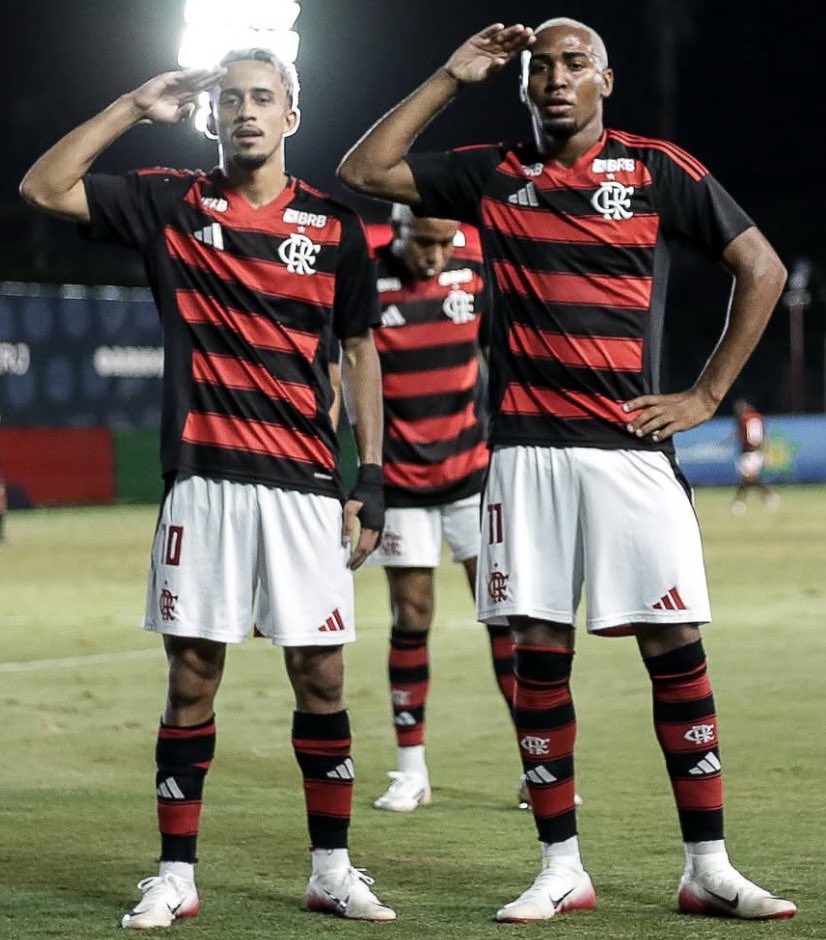 martinFLA81's tweet photo. Às vezes os reforços já estão dentro do Flamengo. https://t.co/KPSZDlP8G4