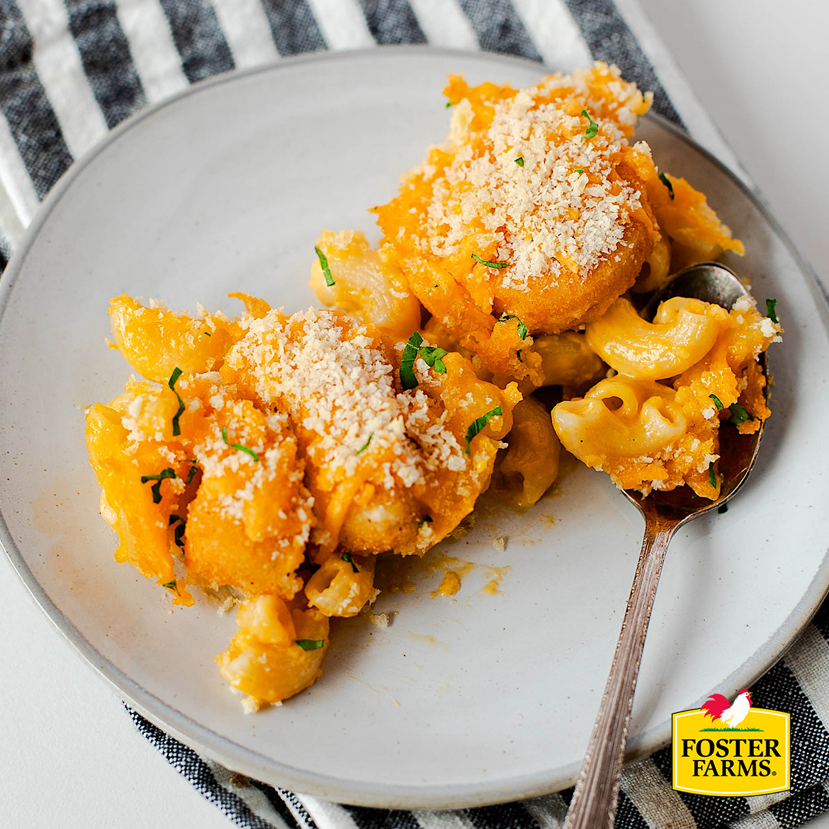 FosterFarms's tweet photo. A satisfying creamy dish with a satisfying crispy top. Chicken nuggets add a crispy bite, flavor, and protein to create an irresistible meal.
Get the full recipe: https://t.co/ngmc8WhChy
#fosterfarms #chickennuggets #nuggets #macandcheese #cheese #snack #recipe #chicken https://t.co/dopDeYoxaN