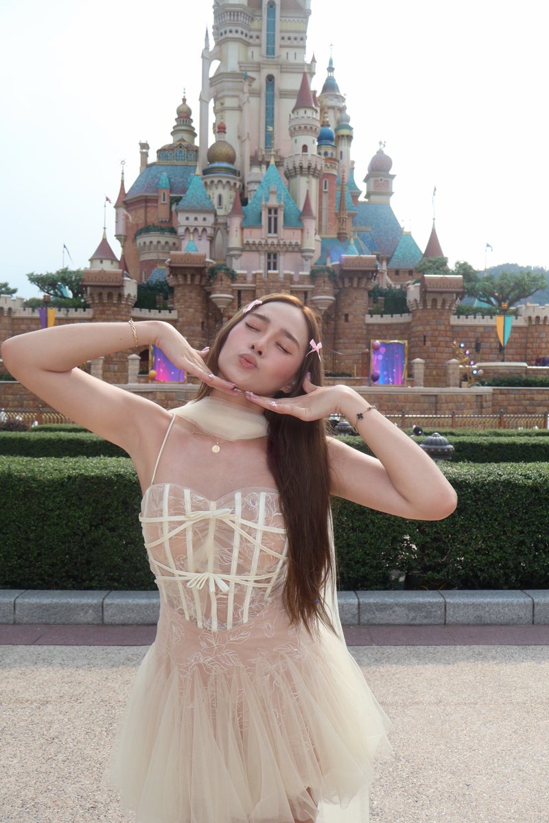 lite_lamayo's tweet image. Living my best birthday fairytale at Disneyland! 🏰✨