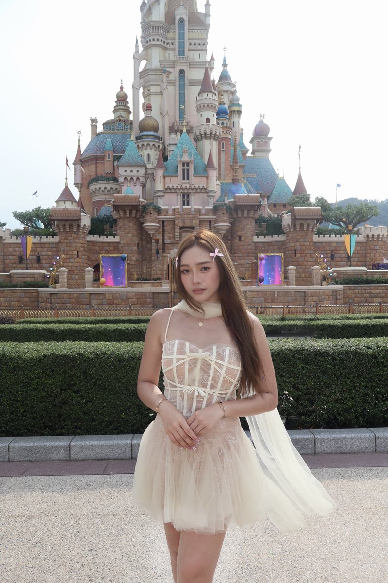 lite_lamayo's tweet image. Living my best birthday fairytale at Disneyland! 🏰✨