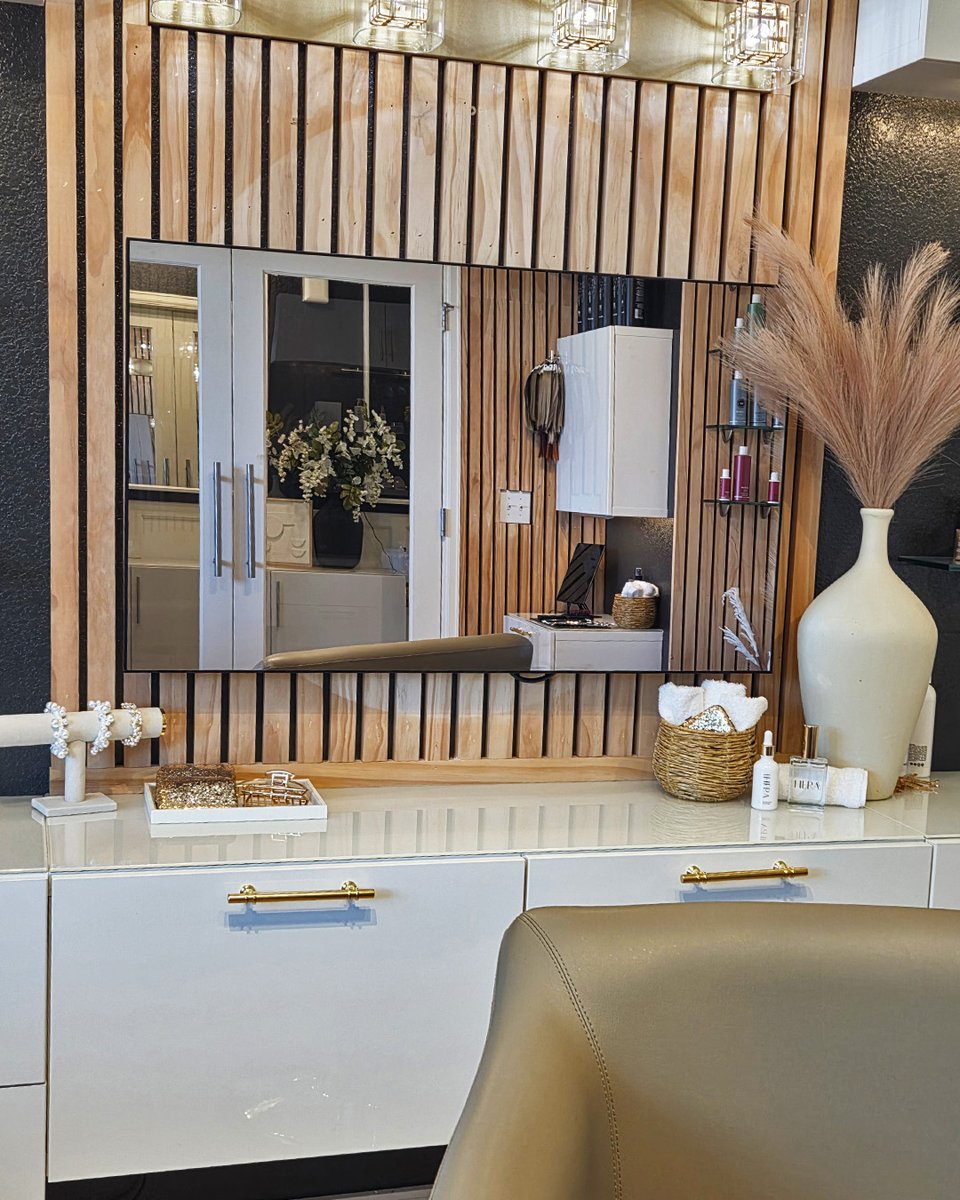 Soulaca2's tweet image. Gorgeous living space — love the layout! A sleek mirror TV could really elevate the vibe. 
That setup is beautiful! If you ever want a TV that doubles as a mirror, we’d love to show you what Soulaca offers.
#MirrorTV #SmartInterior #LuxuryHomeDesign #HotelDesign #ModernLuxury