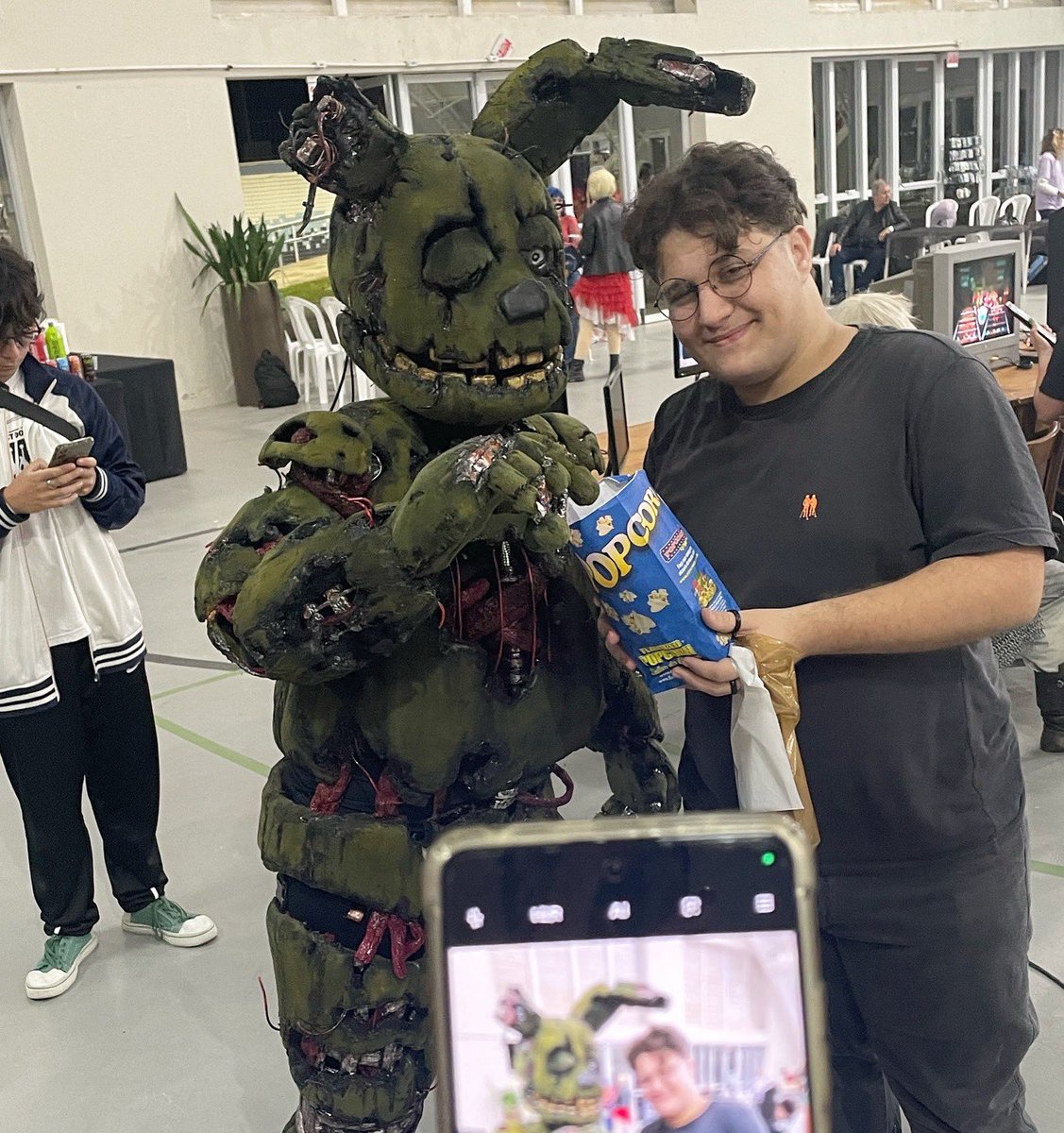 Alastor432Hz's tweet photo. The lore of being in a game/anime convention

#Mouthwashing #fnaf #mouthwashingcurly https://t.co/vOoa1PU7Ll