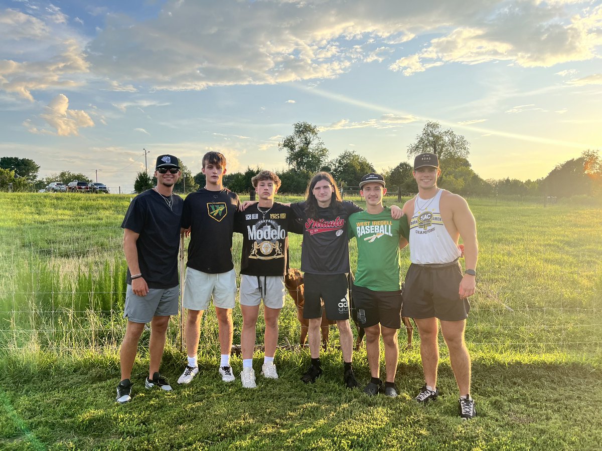 Thanks to Coach Henderson and few of our guys that volunteered to help Coach Chap move into his new home today. #family 💛💚