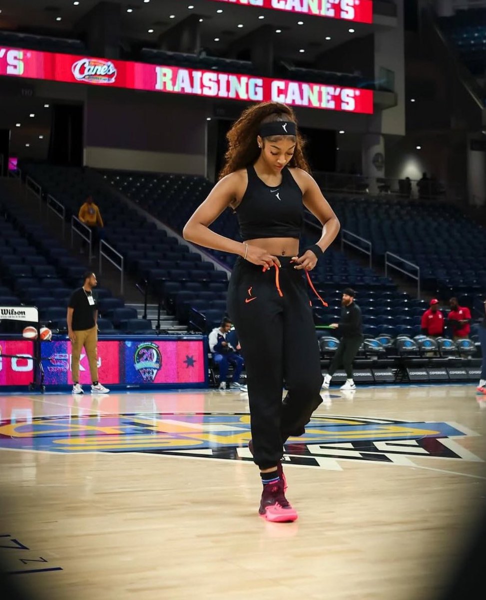 AngelAndKamilla's tweet image. Angel Reese at the half:
• 11 POINTS
• 6 REBOUNDS
• 2 ASSISTS
• 5-6 FG
#WNBA