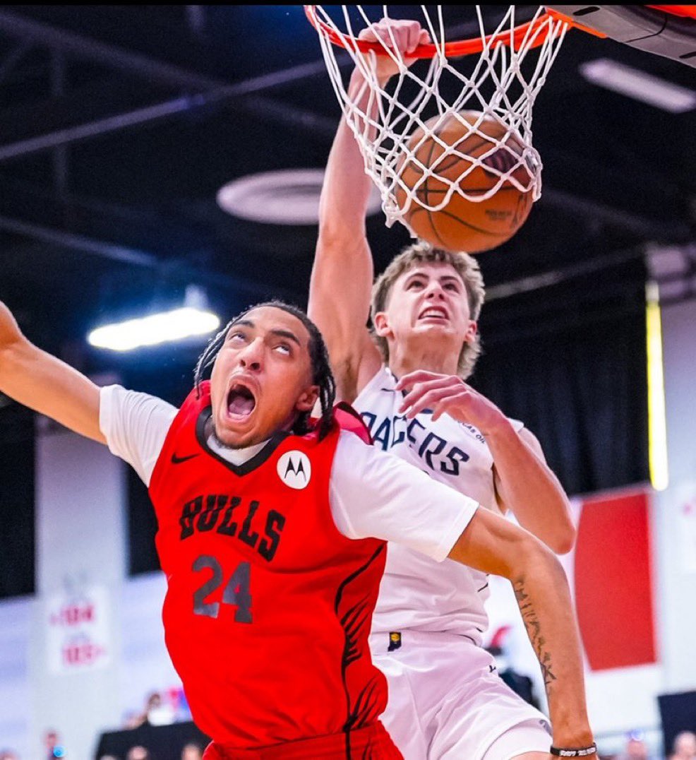 NetsMuse's tweet image. This is the craziest picture in the history of Summer League hoops😂