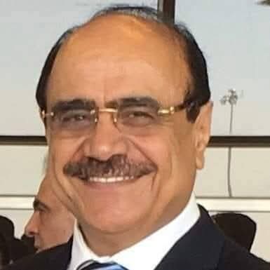 علي العمراني 
هذا المخلوق يوظف اثنين من أولاده في وزارة الخارجيه واحد قنصل والآخر ملحق وهو جلس   سفير منذ عشرات السنين في الاردن  لما اكتشف انه متخوث،
 طيب واولاد الناس الآخرين ايش مصيرهم !؟@يبقوا ربات بيوت !!!؟