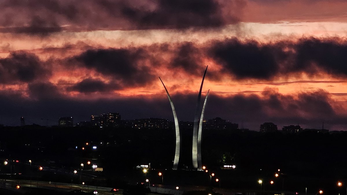 After the storm in Arlington.  <a href="/DCNewsNow/">DC News Now</a> <a href="/STATter911/">Dave Statter</a> <a href="/ARLnowDOTcom/">Arlington Now</a>
