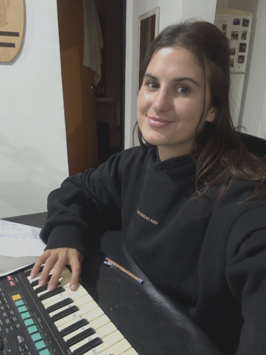 TazzyZap's tweet image. Aside from watching movies and reading books, I like to spend my free-time learning new things. This chill got me feeling all productive lately, maybe a way to take my mind off things that&apos;s not for me ✨🎹
#motivated #indoors