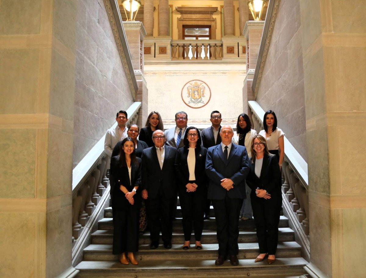 💼 Me reuní con los representantes de la Región Centro (Guanajuato, Silao, Romita, León, San Fco. del Rincón y Purísima del Rincón) para fortalecer la mejora regulatoria en Guanajuato.
León asume el liderazgo regional a través de Salvador Sánchez Romero. 

#EconomíaEsProsperidad