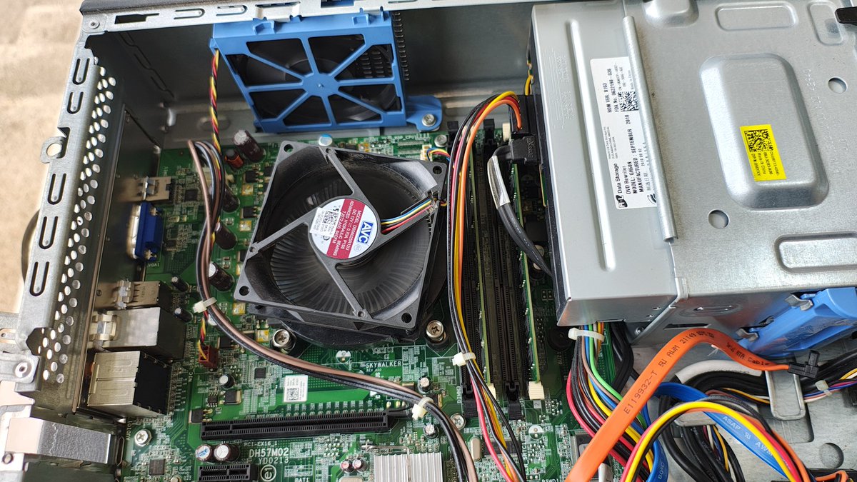 simatec0's tweet image. Mantenimiento y formateo de computadora Dell Inspiron 560s

Para más información pueden visitarnos en maps.app.goo.gl/tvmiPBtPpA3bnH… 
También pueden comunicarse al WhatsApp: wa.me/+524431796191

#mantenimientodecomputadores #reparaciondecomputadoras #formateopc #reparaciondepc