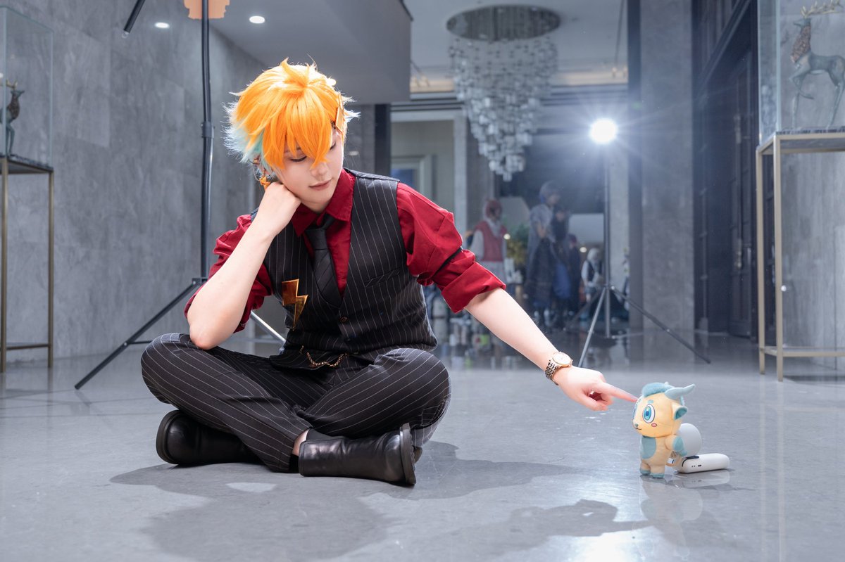 #宇佐美リト  cosplay
🌩️&amp;💪🏻

うちの麒麟ちゃんはかわいいでしょう💖💖

ストリートファイターのgoods
背景には別のmechatu -Aのメンバーがいます
バーチャルアナウンサーonlyの漫展です