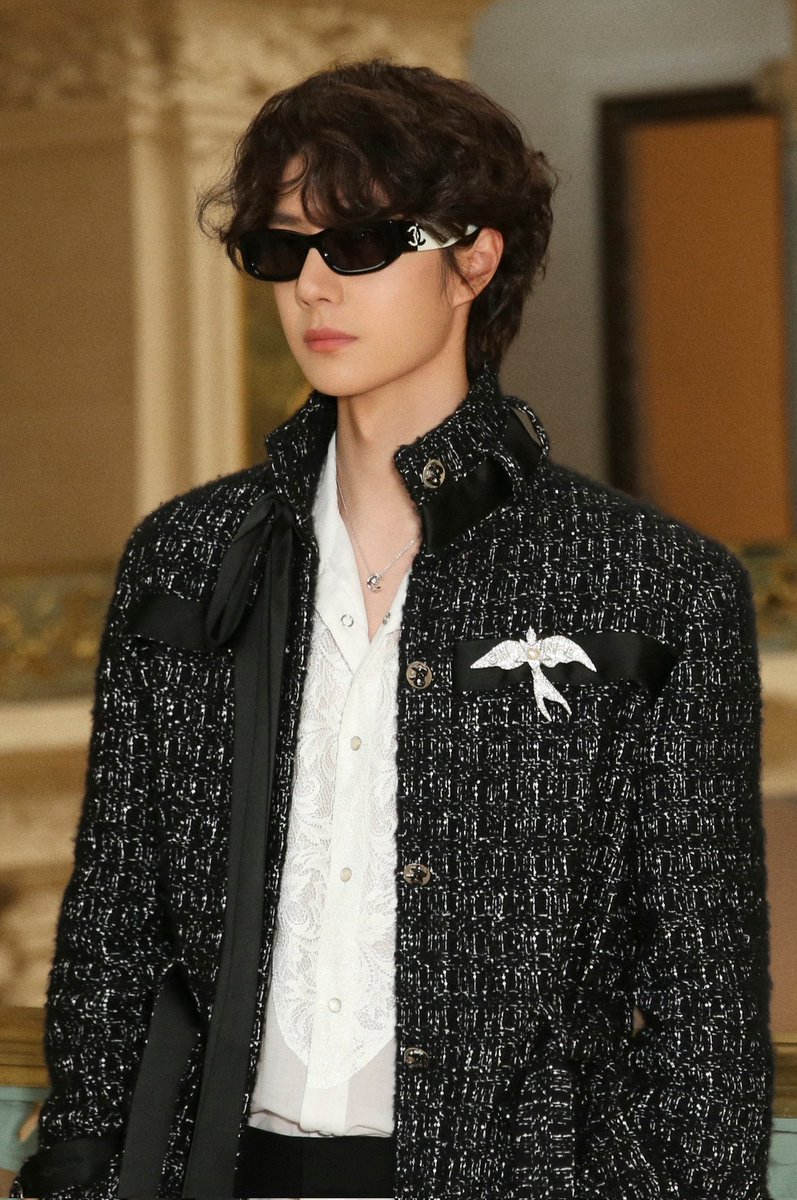 envyofyibo's tweet photo. Best dressed of the week of course #WangYibo in CHANEL! https://t.co/fFYOyZWpQY