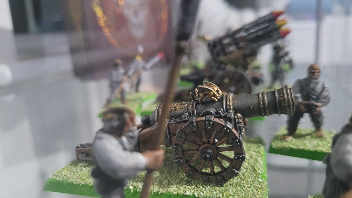 JoshStrifeHayes's tweet image. Kid me always wanted a painted warhammer army, and adult me has been working on that.
