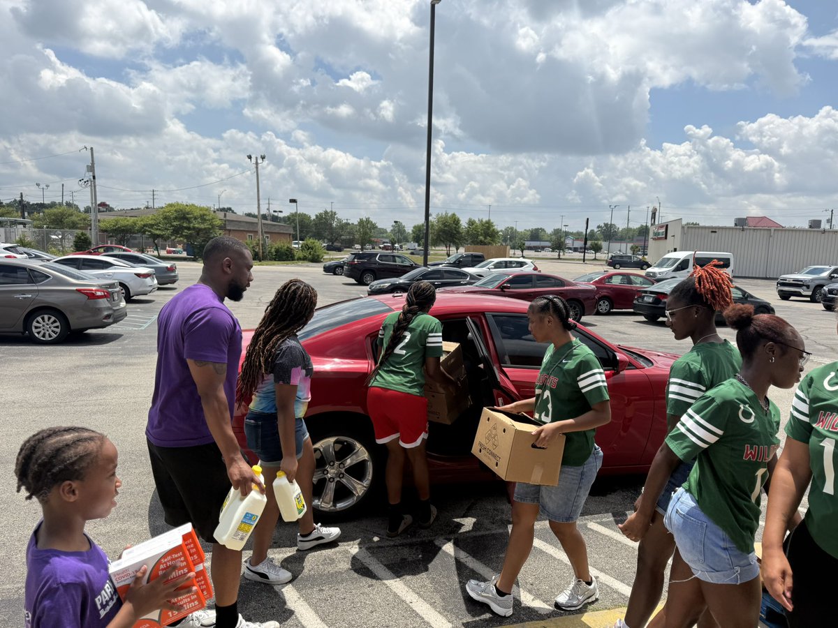 LN Girls Flag Football (@lngflagfb) on Twitter photo Today Wildcat Flag Football players were able to do some community service partnered with <a href="/CAFE_Indy_org/">CAFE Indy</a> and Omega Psi Phi’s Phi Mu Nu chapter. They handed out food to families in need. Thank you for allowing us to help! <a href="/ltgoodnews/">LT Schools</a> <a href="/lnwildcats/">LN Wildcats</a> <a href="/CoachMimms/">Coach Mimms</a> <a href="/coltscommunity/">Colts Community</a> Today Wildcat Flag Football players were able to do some community service partnered with <a href="/CAFE_Indy_org/">CAFE Indy</a> and Omega Psi Phi’s Phi Mu Nu chapter. They handed out food to families in need. Thank you for allowing us to help! <a href="/ltgoodnews/">LT Schools</a> <a href="/lnwildcats/">LN Wildcats</a> <a href="/CoachMimms/">Coach Mimms</a> <a href="/coltscommunity/">Colts Community</a>