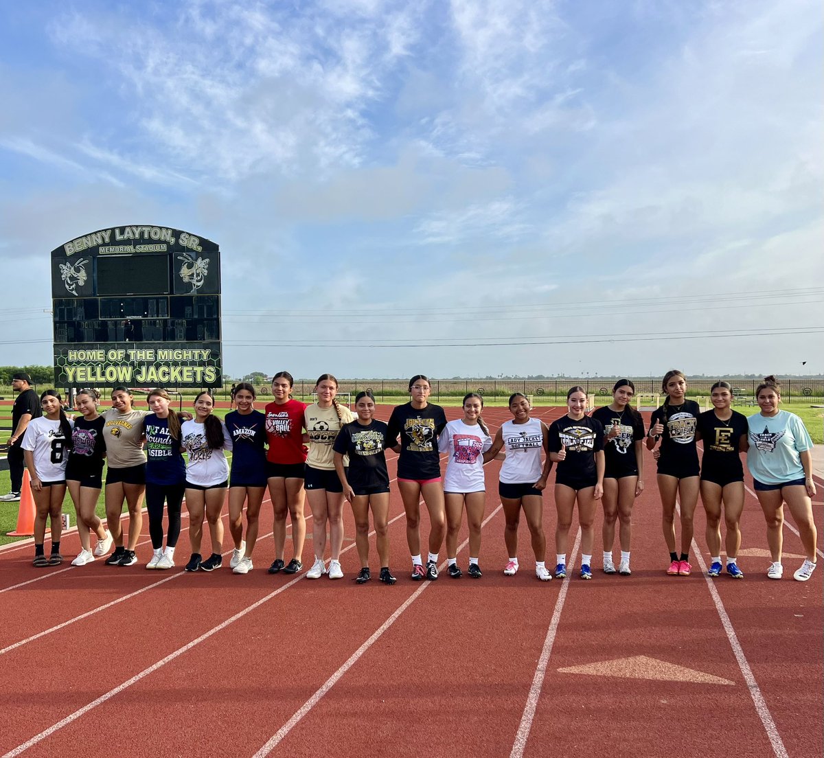Jag_02179's tweet photo. Today marked the end of speed camp it's been great working with all of you this summer!
Enjoy the rest of your summer, stay safe, and I'll see you in a few weeks. 🔥
#SpeedExplosiveCamp
#SummerRec
#UseltOrLoselt
#WhateverltTakes
#SpeedKills https://t.co/osWxDpA73L