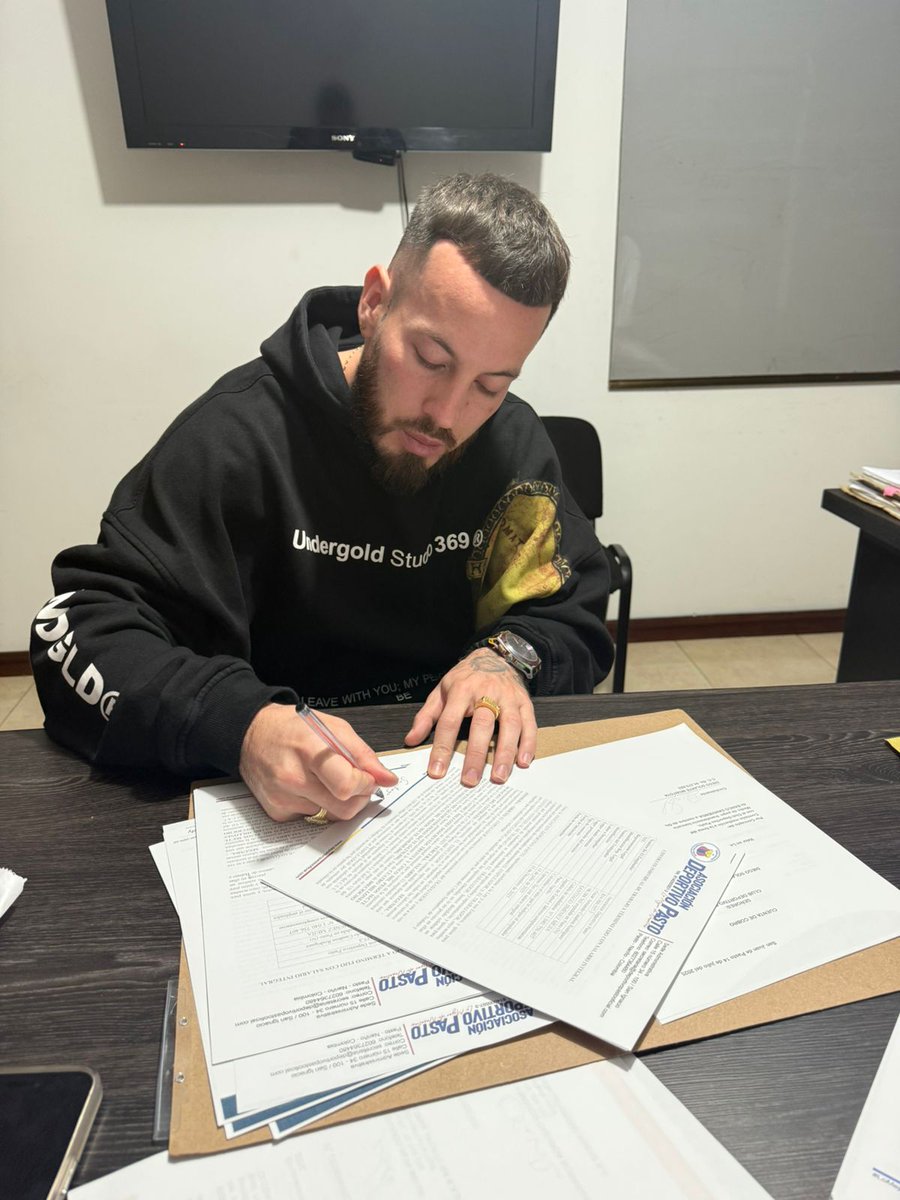 NO ERA HUMO
SANTIAGO JIMENEZ (27) acaba de firmar contrato con  <a href="/DeporPasto/">Asociación Deportivo Pasto</a>. 
El defensor, ex <a href="/ABucaramanga/">Atlético Bucaramanga</a>, se vincula por 6 meses al equipo volcánico.