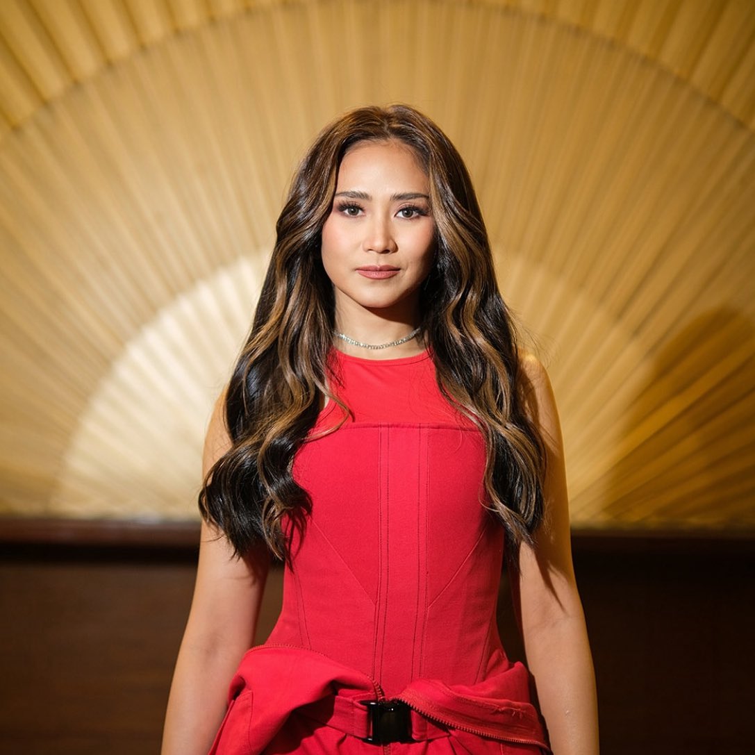 PopPlanet_'s tweet photo. Sarah Geronimo’s “Sino Nga Ba Siya” enters the Spotify Philippines Viral Songs chart, debuting at No. 86. https://t.co/2gCmLJGwwU