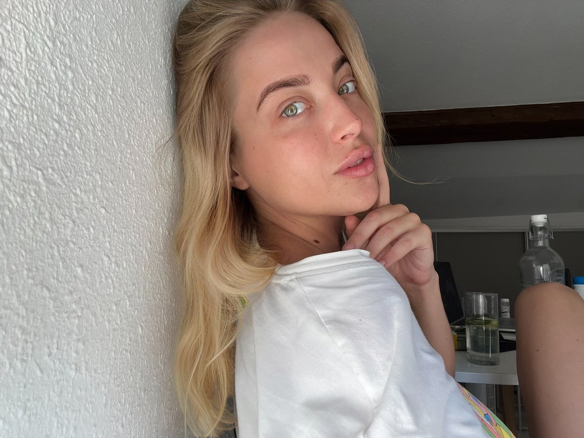 Спасибо за 1000.
Свой старый твиттер я бы и не восстановила, я его потеряла из-за отсутствия российской симки и двухфакторки, телефон украли,  как и всю прошлую жизнь с инстой на 12к, которую заблочили через месяц.
Спасибо, что подписываетесь, вы даете мотивацию для социализации)