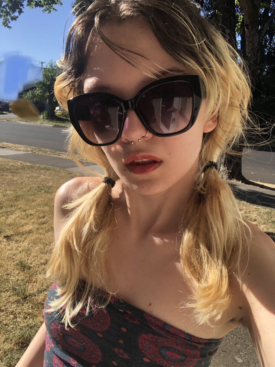lilgrapefruits's tweet image. been getting really into dressing like i’m about to lose a mid-2000s season of survivor