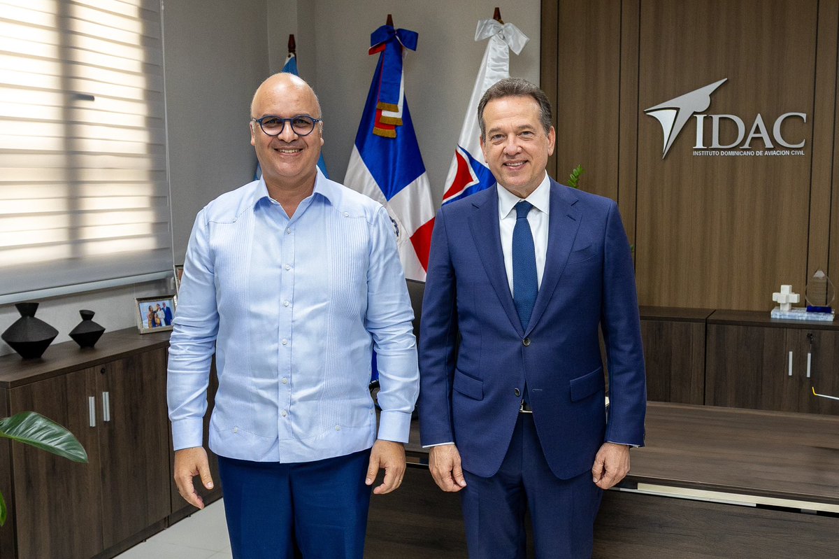 Un honor recibir en el <a href="/IDAC_RD/">Instituto Dominicano de Aviación Civil</a> al ministro de <a href="/MIC_RD/">Ministerio de Industria, Comercio y Mipymes</a>, <a href="/itobisono/">Ito Bisonó</a>, con quien conversamos sobre las oportunidades de seguir impulsando la competitividad y la innovación en sectores claves para el desarrollo económico de nuestro país.