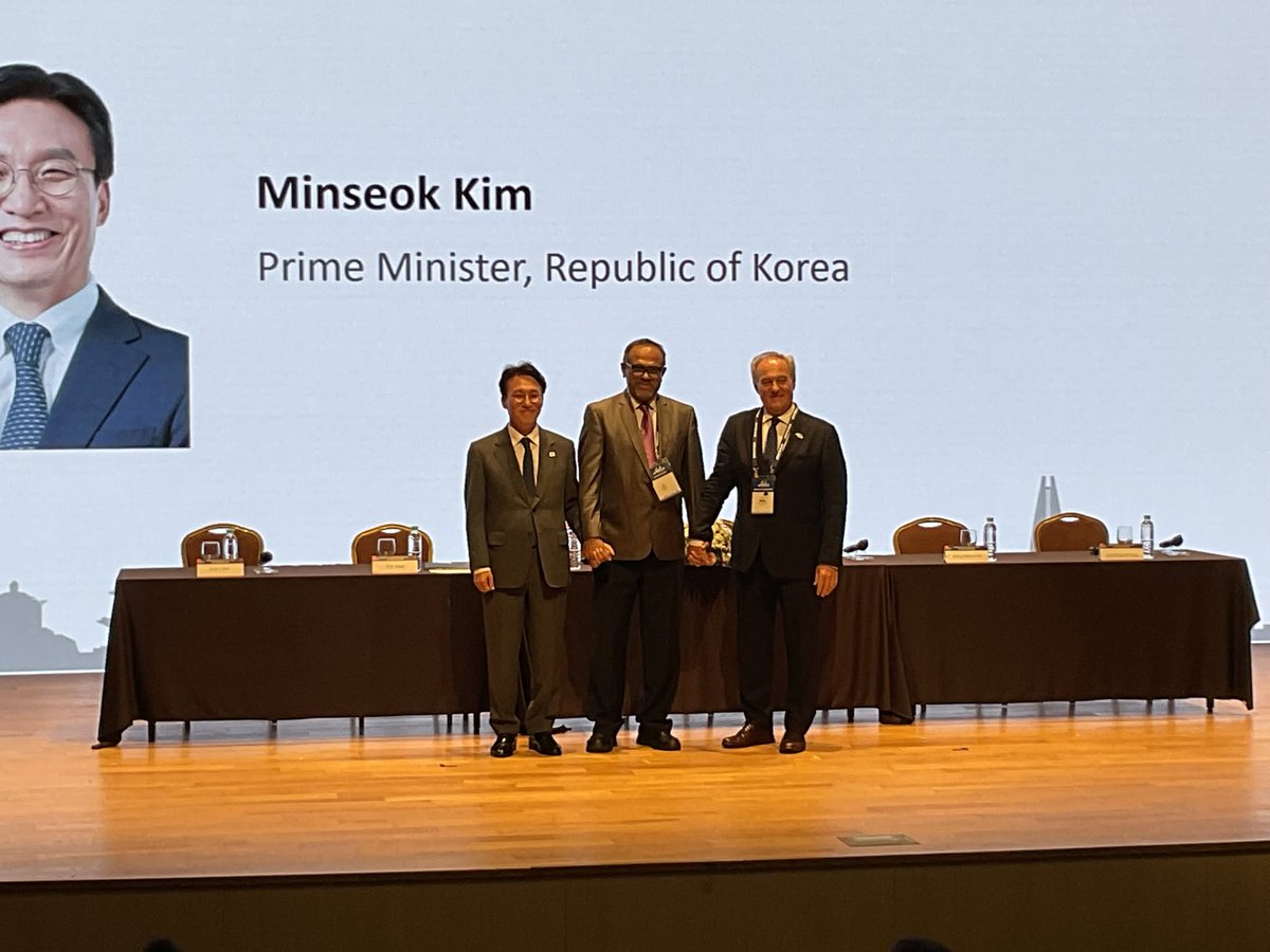 jojinvjohn's tweet photo. 🏆  #IPSA2024! @tvpaul1  Prof T.V. Paul, Professor @McGillU, receives the inaugural Kim Dae-jung Award for his pioneering contributions to peace research in international relations. An honour to have the @PrimeMinisterKR of ROK as Chief Guest! 🇰🇷
 #KimDaejungAward @IPSA https://t.co/npn57WtxQw