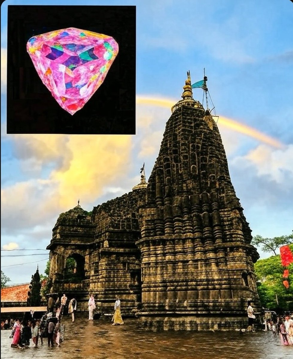 Where did the Nassak Diamond vanish to, the precious gem that once graced the Crown of Trimbakeshwar Mahadev? 

Let's explore more in this thread 🧵