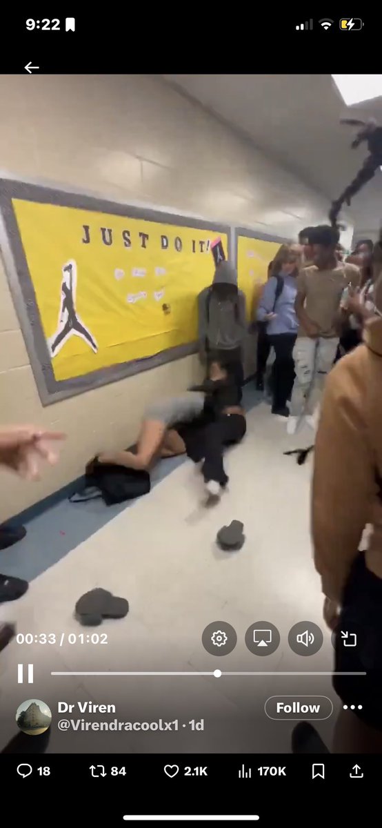 Jazzsosaaaa's tweet photo. @lilzaynslime @47tooter @Virendracoolx1 Shawt was getting slung round the whole fight and even when she had the black girl on her back none of her hits were connecting . She did not win what so ever. https://t.co/ytHlLlQiPC