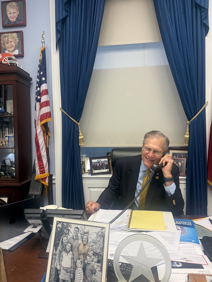 RepBrianBabin's tweet image. Let’s talk, TX-36!
I’m jumping on a teletownhall now to hear what’s on your mind. It’s always an honor to connect with the great folks of Southeast Texas and listen to the voices I represent.